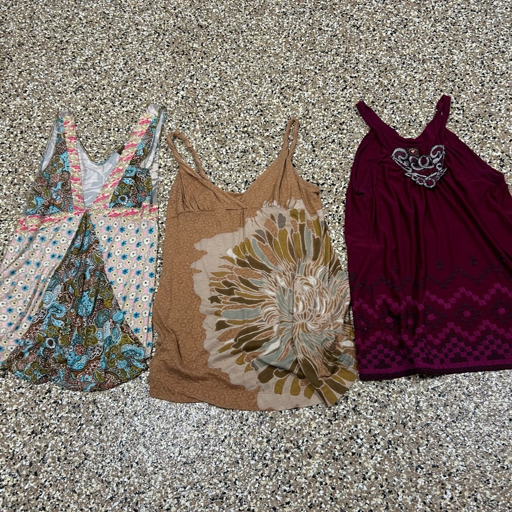 Language Tank Top Bundle Lot Medium